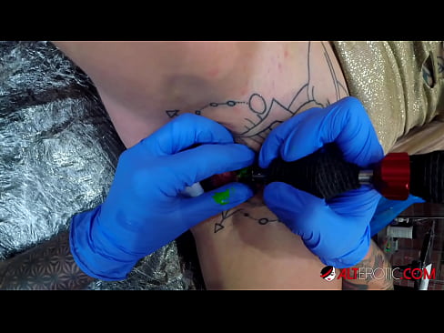 ❤️ tattooed ທີ່ສຸດ Hottie Sully Savage ໄດ້ຮັບ tattoo ສຸດ clitoris ຂອງນາງ ❤️❌ ວິດີໂອການຮ່ວມເພດ ທີ່ lo.shufflesex.ru ❤